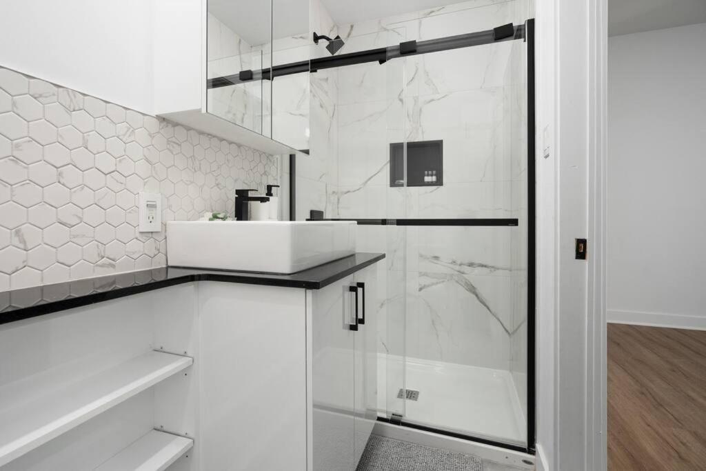 Downtown Penthouse 2floor 4bdrs , 9 Guests Apartment Montreal